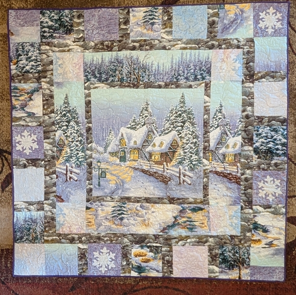 Fabulous Christmas Lap Quilt - Picture 2 of 11